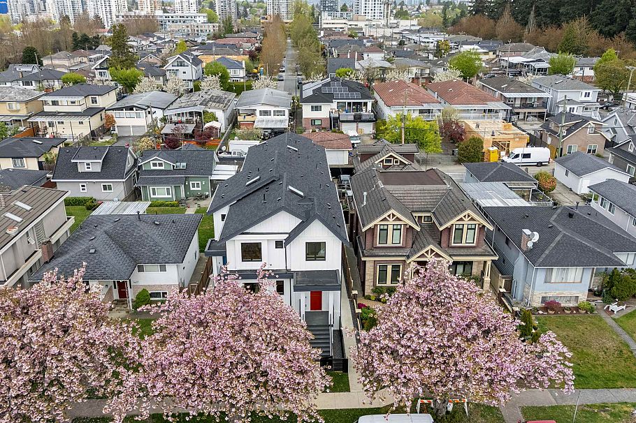 1 3639 E 46th Avenue Vancouver, BC - 30