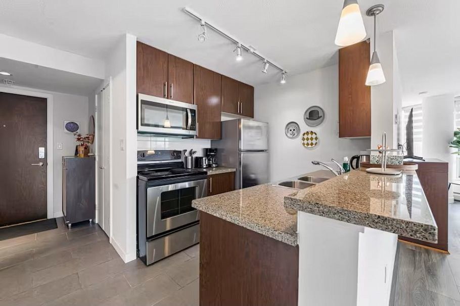 1102 58 Keefer Place Vancouver, BC - 3