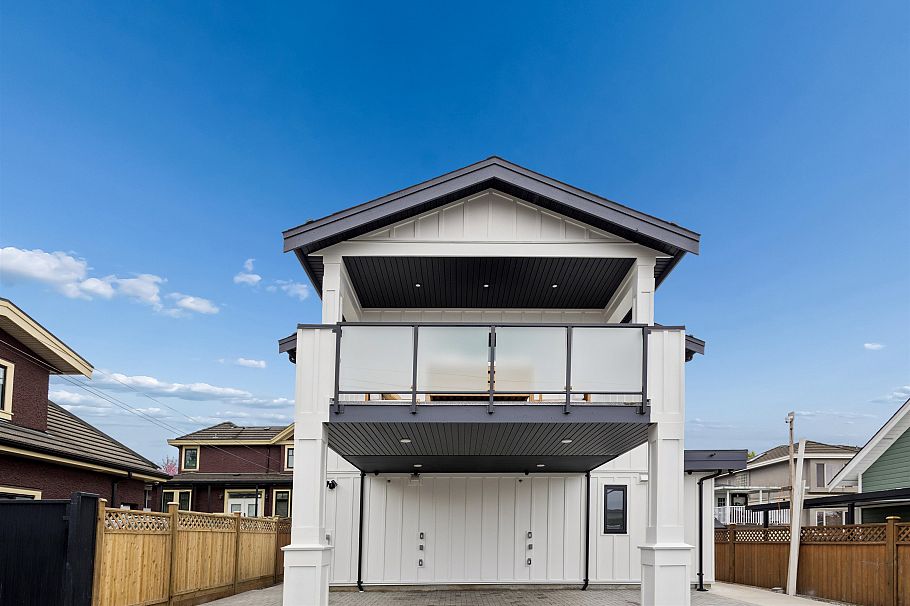 2 3639 E 46th Avenue Vancouver, BC - 33