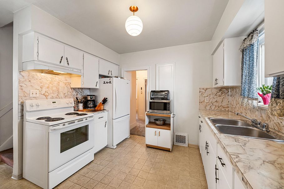 2578 Oxford Street Vancouver, BC - 6