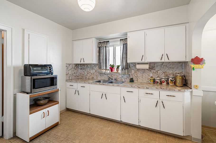 2578 Oxford Street Vancouver, BC - 7