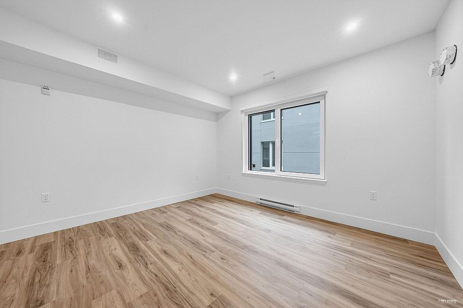 2071 E 1st Avenue Vancouver, BC - 12