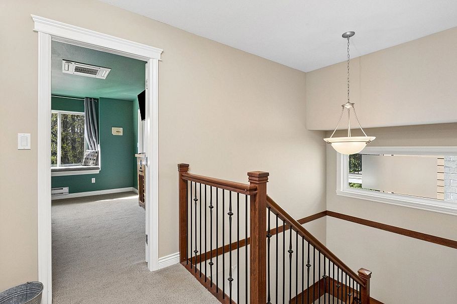 250 E 17th Street North Vancouver, BC - 23