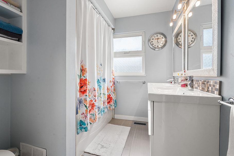 883 Old Lillooet Road North Vancouver, BC - 20