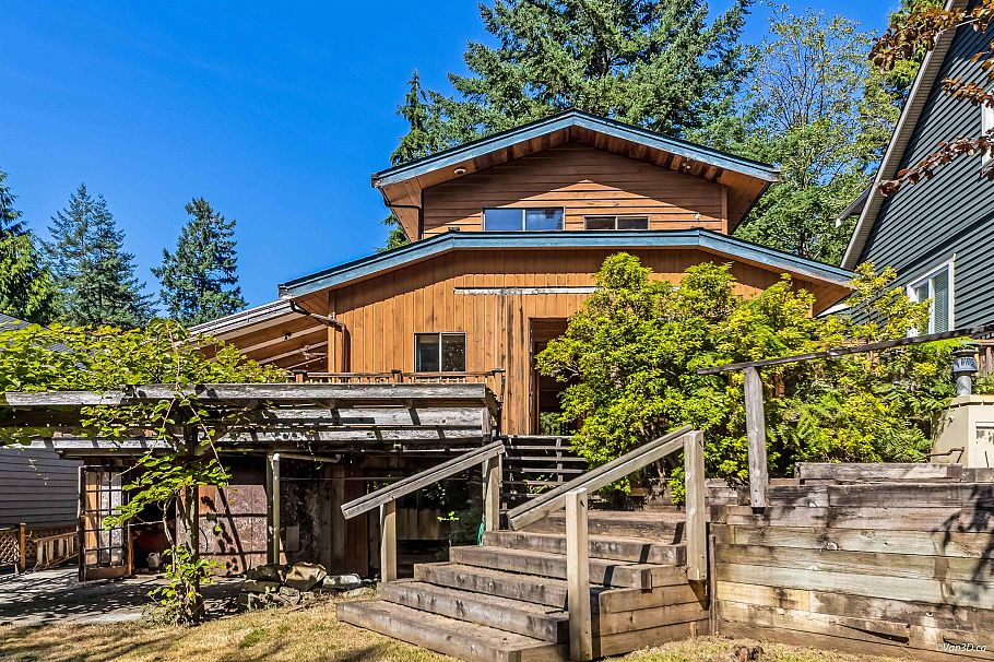 4585 Raeburn Street North Vancouver, BC - 2