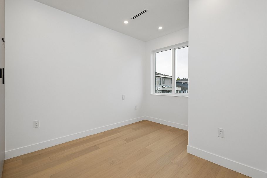 2 3639 E 46th Avenue Vancouver, BC - 24