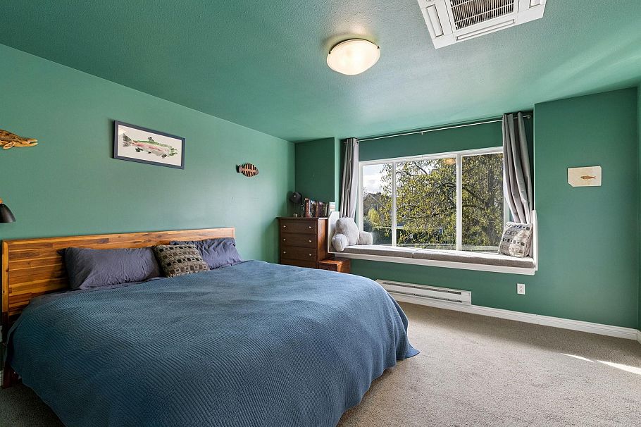 250 E 17th Street North Vancouver, BC - 24