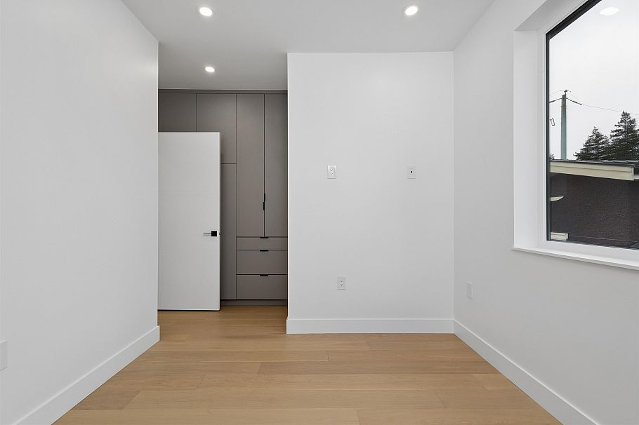 2 3639 E 46th Avenue Vancouver, BC - 28