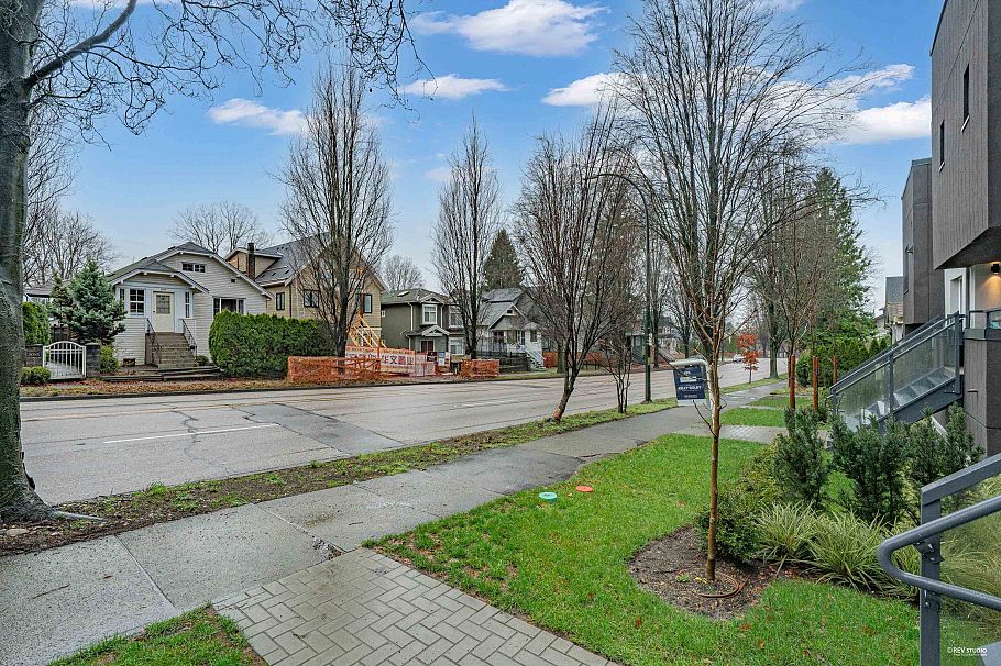 2071 E 1st Avenue Vancouver, BC - 35