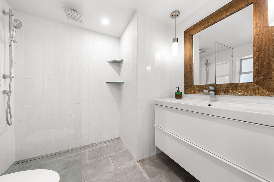 2289 Whitman Avenue North Vancouver, BC - 34