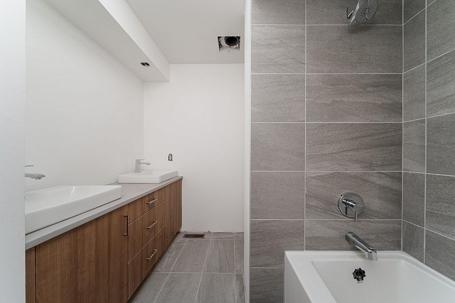 3974 W 10th Avenue Vancouver, BC - 28