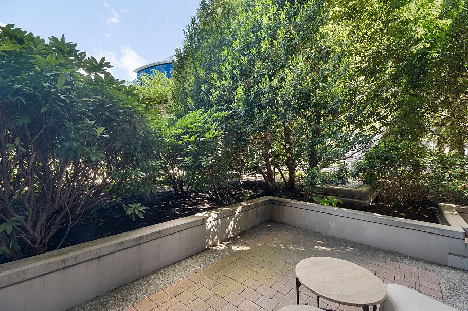 101 2077 Rosser Avenue Burnaby, BC - 22