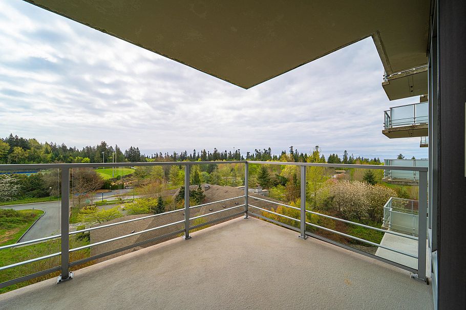 702 2688 West Mall Vancouver, BC - 2