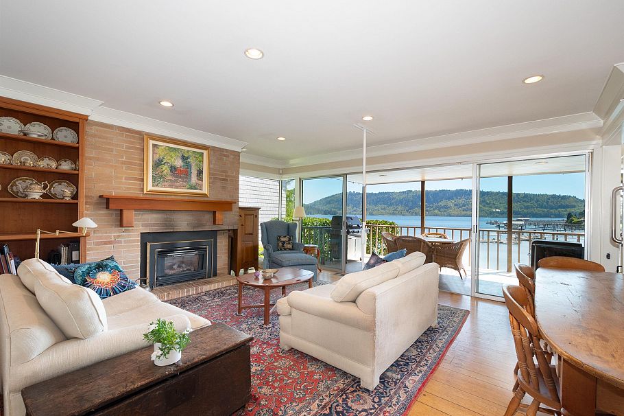 4455 Harris Place North Vancouver, BC - 4