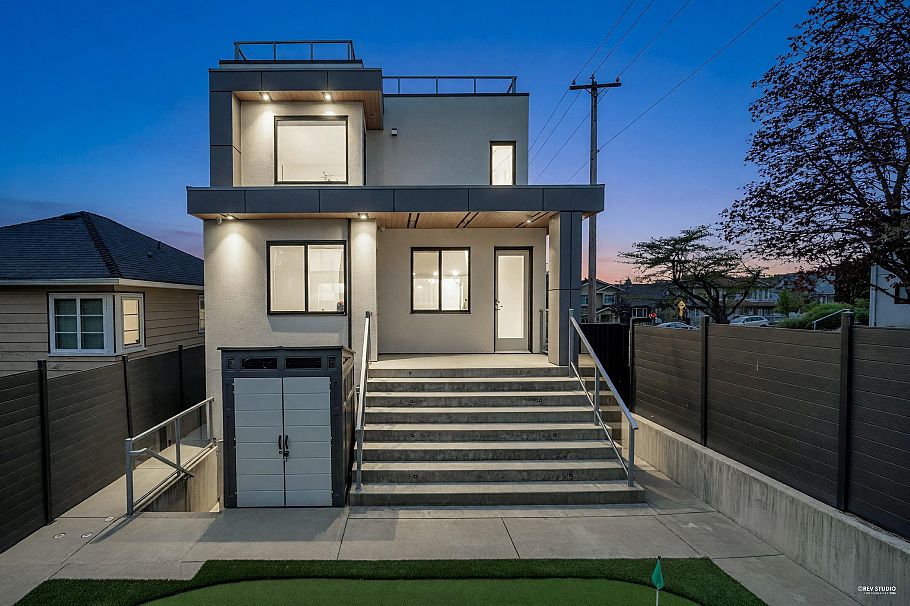 2796 E 4th Avenue Vancouver, BC - 40