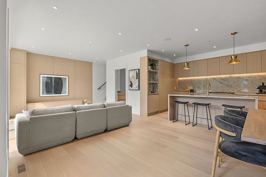 1 2425 Kitchener Street Vancouver, BC - 5