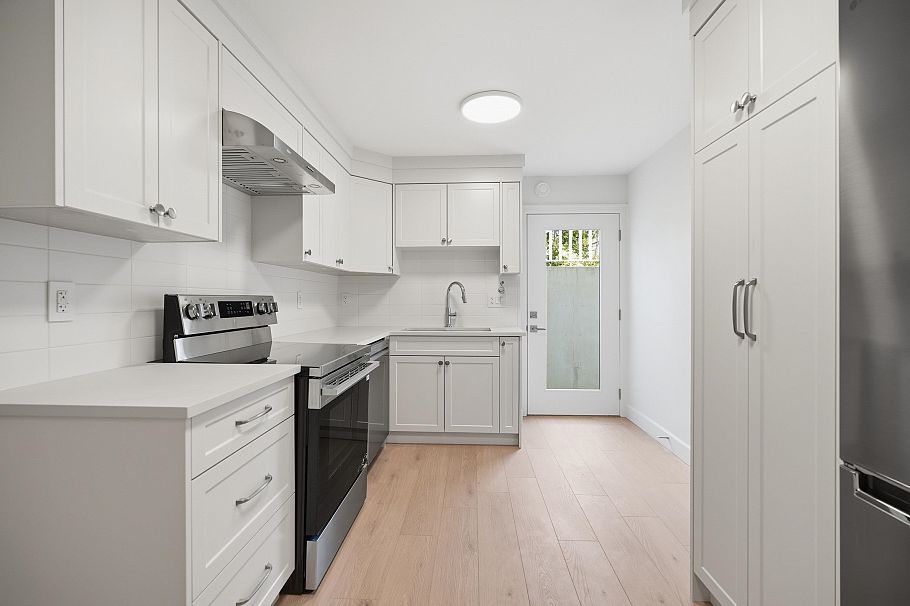 690 E Windsor Road North Vancouver, BC - 34