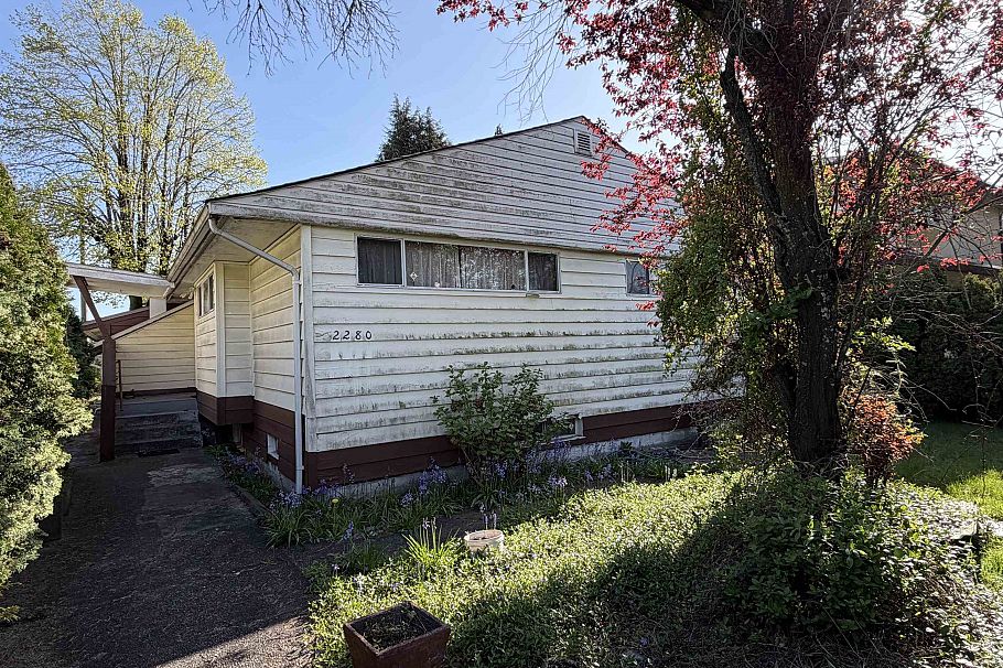 2280 E 54th Avenue Vancouver, BC - 1