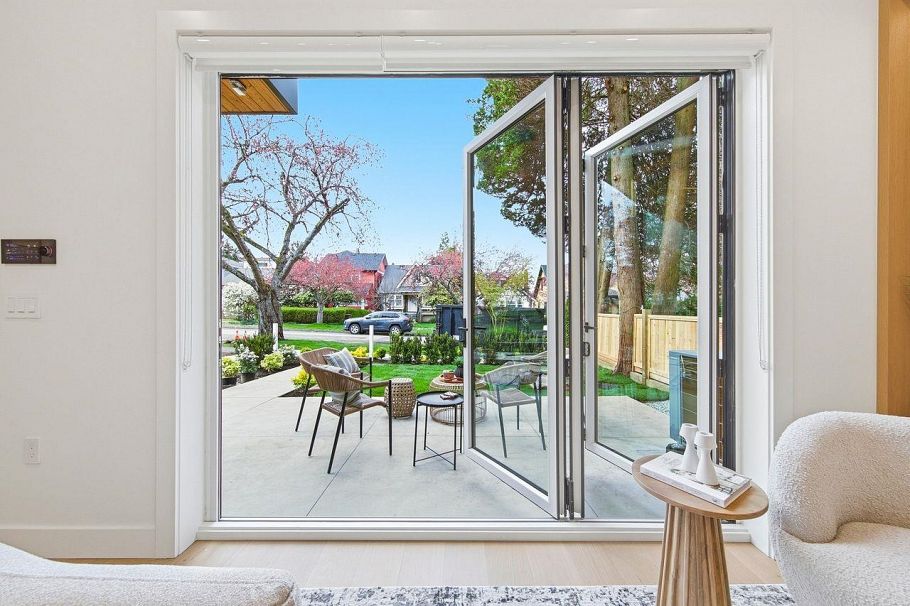 1 3708 W 18th Avenue Vancouver, BC - 18