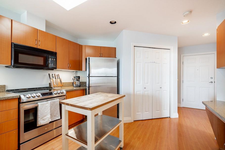 401 128 W 21st Street North Vancouver, BC - 11