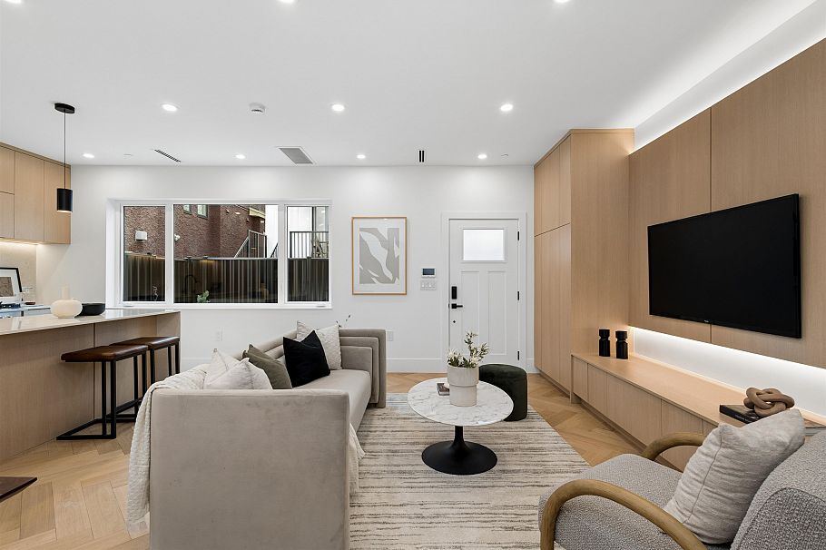 1 3639 E 46th Avenue Vancouver, BC - 9