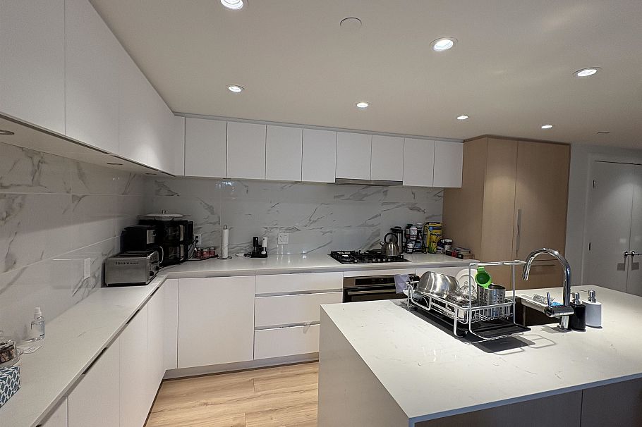 304 1500 Fern Street North Vancouver, BC - 10