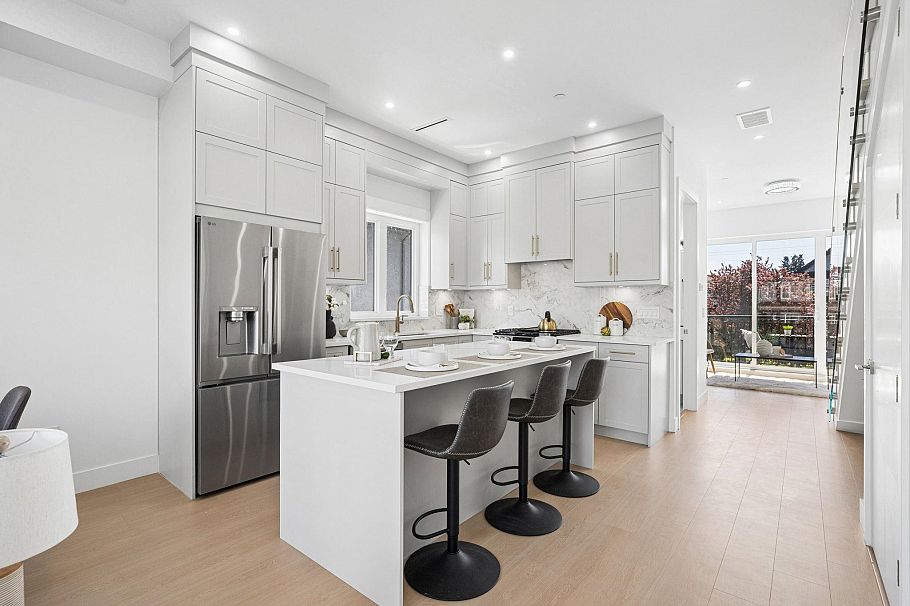 1 1005 E 55th Avenue Vancouver, BC - 7