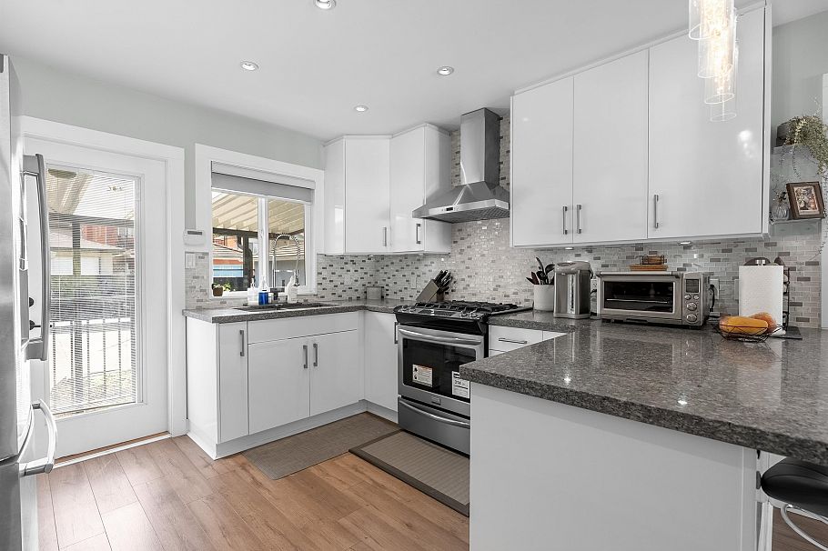 2576 E 27th Avenue Vancouver, BC - 6