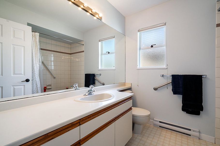 836 Roche Point Drive North Vancouver, BC - 12