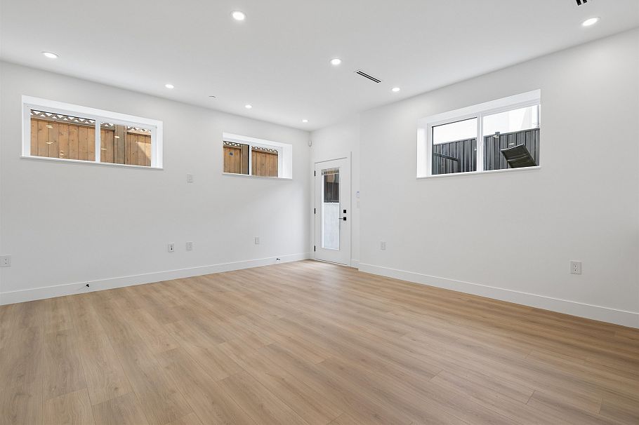 1 3637 E 46th Avenue Vancouver, BC - 31