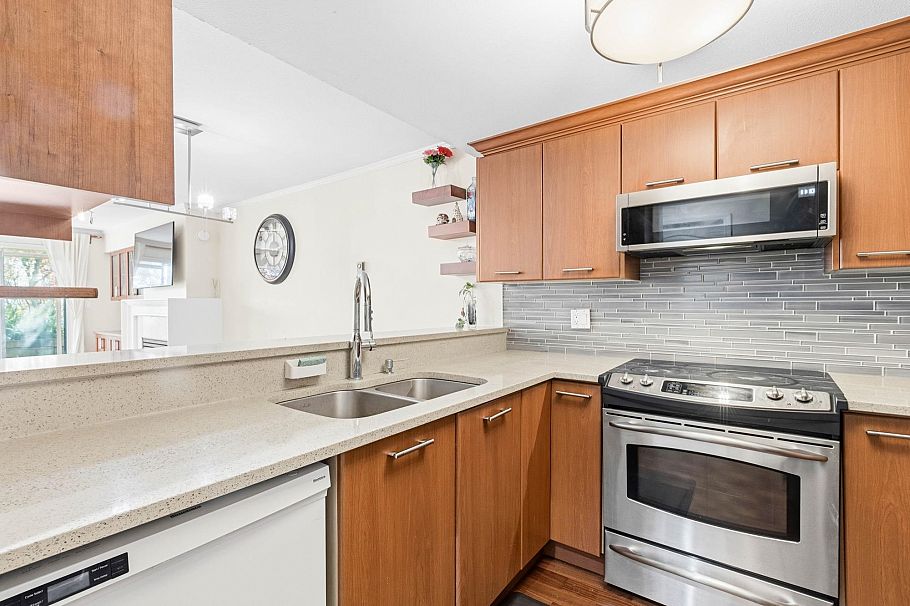 3 2150 SE Marine Drive Vancouver, BC - 9