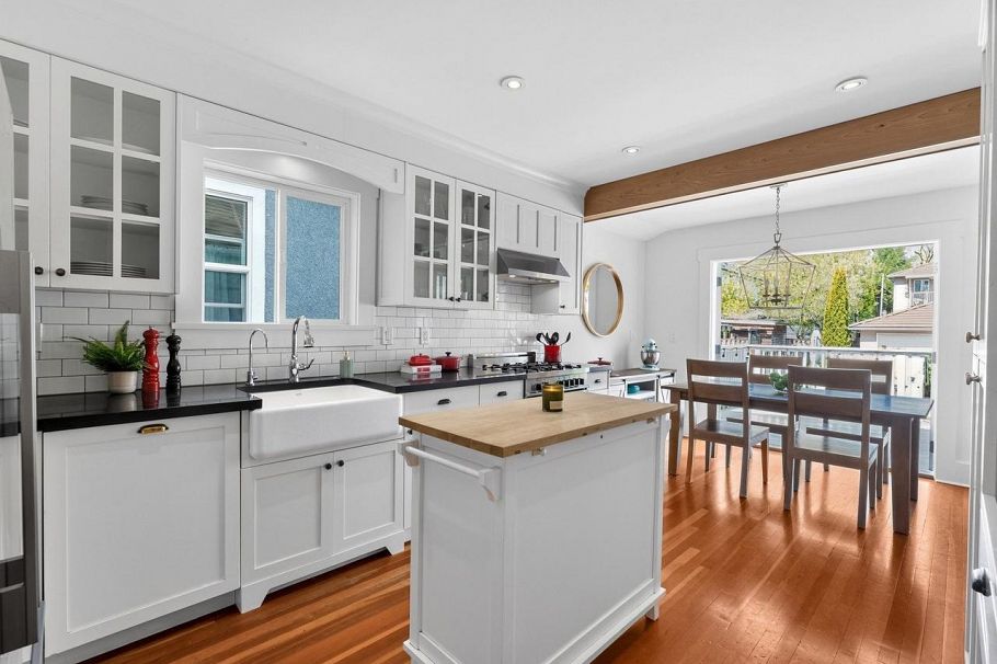 2281 E 7th Avenue Vancouver, BC - 4