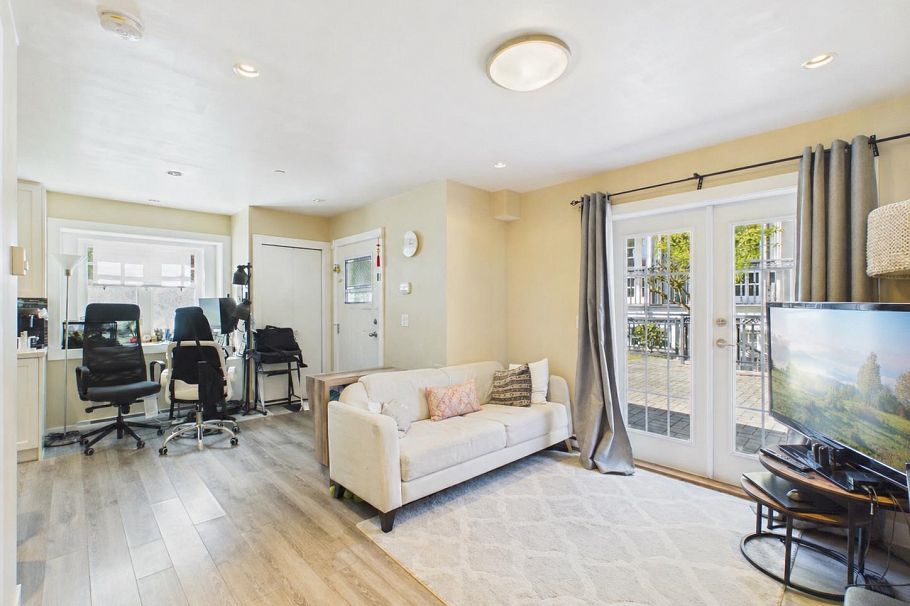 738 W 54th Avenue Vancouver, BC - 32