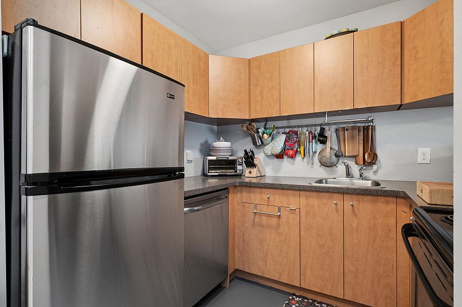 407 1345 Comox Street Vancouver, BC - 9