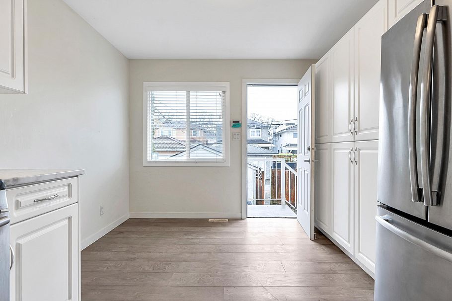 2052 E 41st Avenue Vancouver, BC - 10