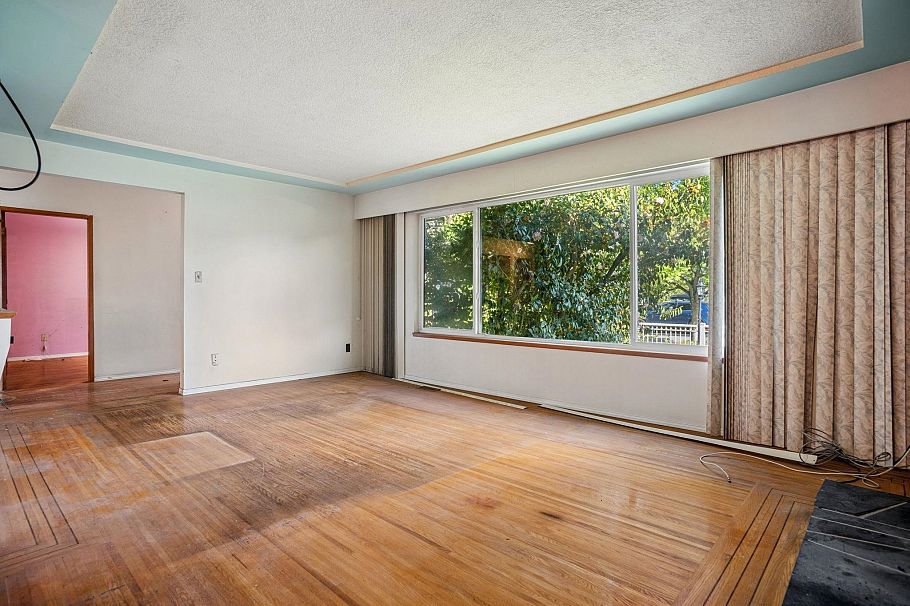 1388 E 60th Avenue Vancouver, BC - 5