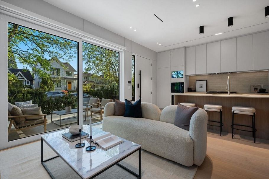 1 2935 W 15th Avenue Vancouver, BC - 17