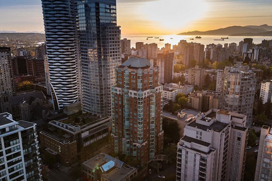 2301 909 Burrard Street Vancouver, BC - 1