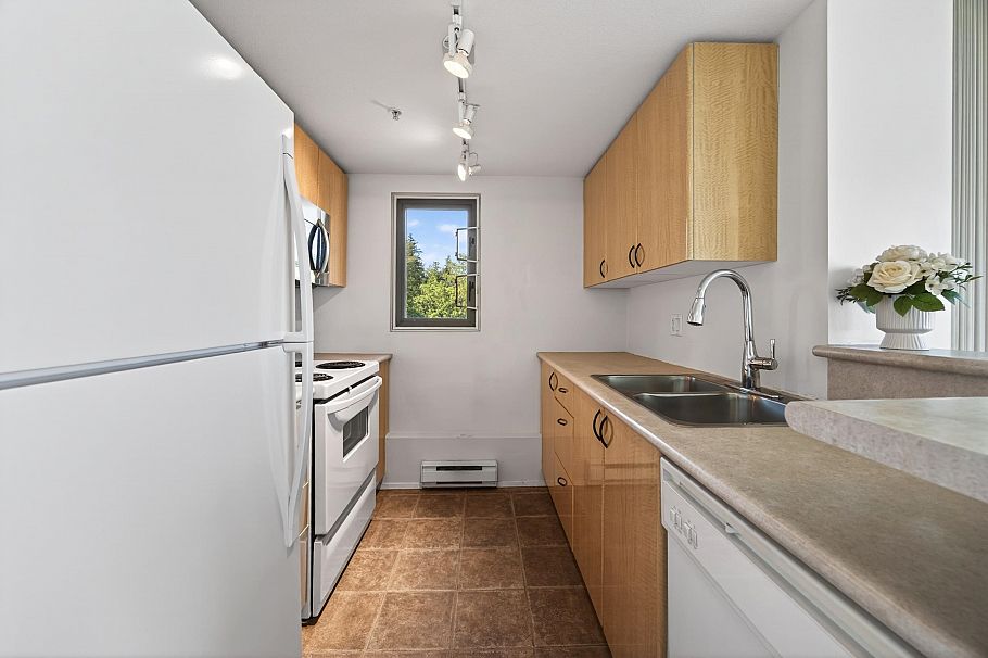 1001 2733 Chandlery Place Vancouver, BC - 9