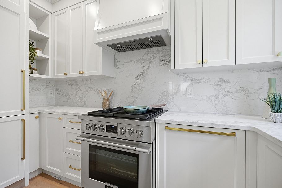 690 E Windsor Road North Vancouver, BC - 15
