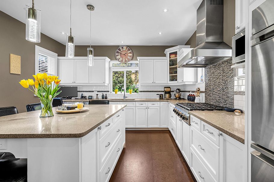 938 Beaumont Drive North Vancouver, BC - 9