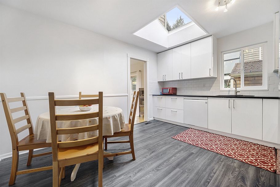 828 Nicolum Court North Vancouver, BC - 7