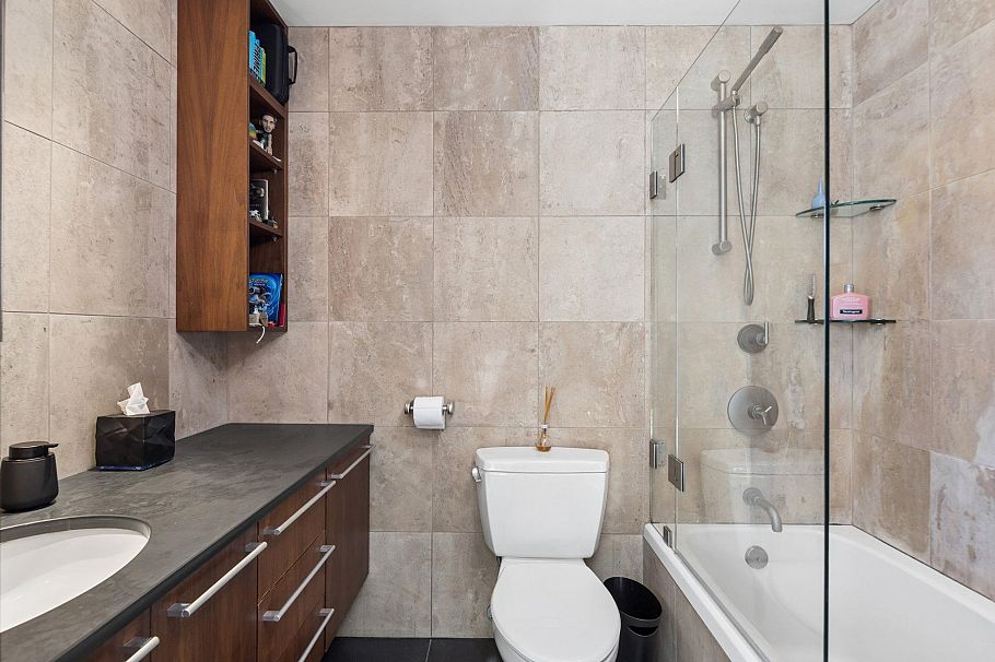 2301 909 Burrard Street Vancouver, BC - 19