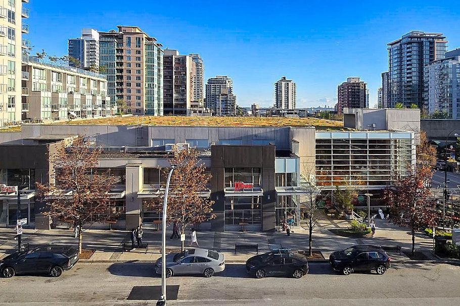 402 110 E 17th Street North Vancouver, BC - 22