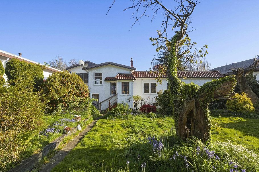 433 E 48th Avenue Vancouver, BC - 5