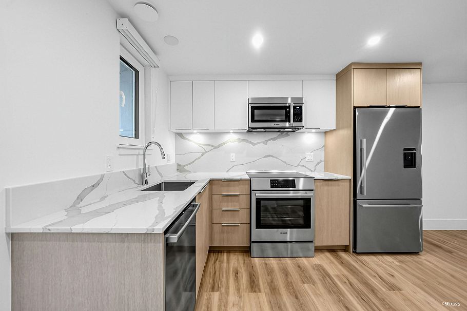 2071 E 1st Avenue Vancouver, BC - 6