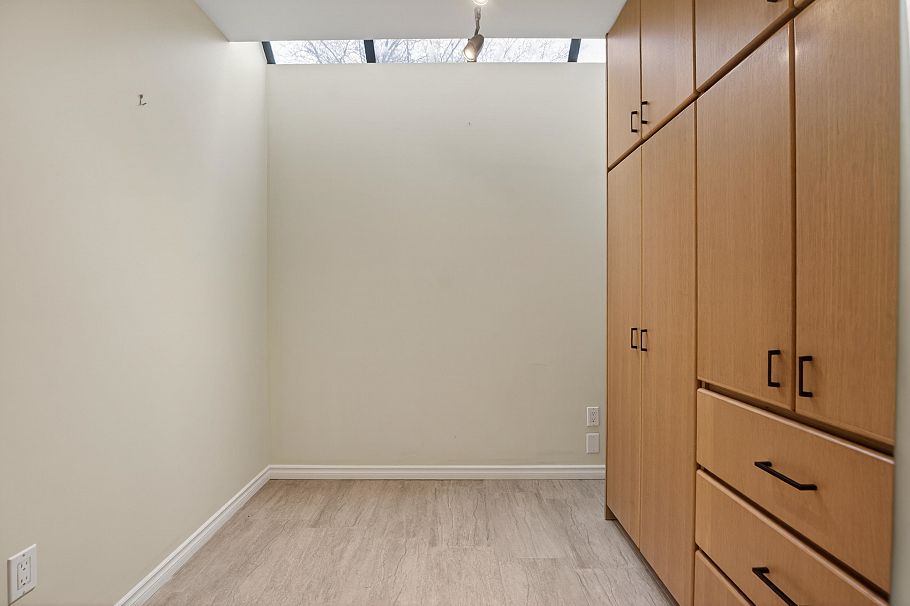 4 3301 W 16th Avenue Vancouver, BC - 5