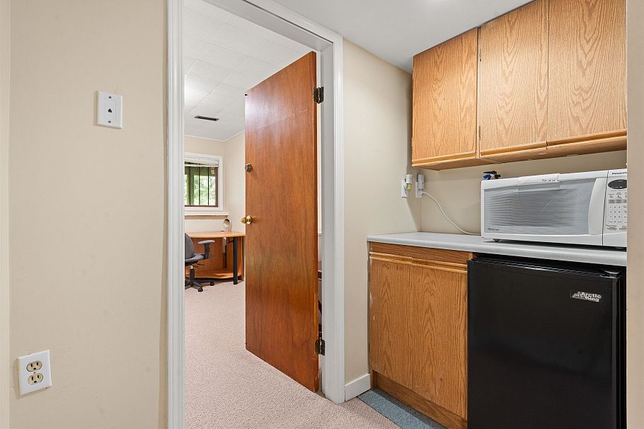 883 Old Lillooet Road North Vancouver, BC - 25