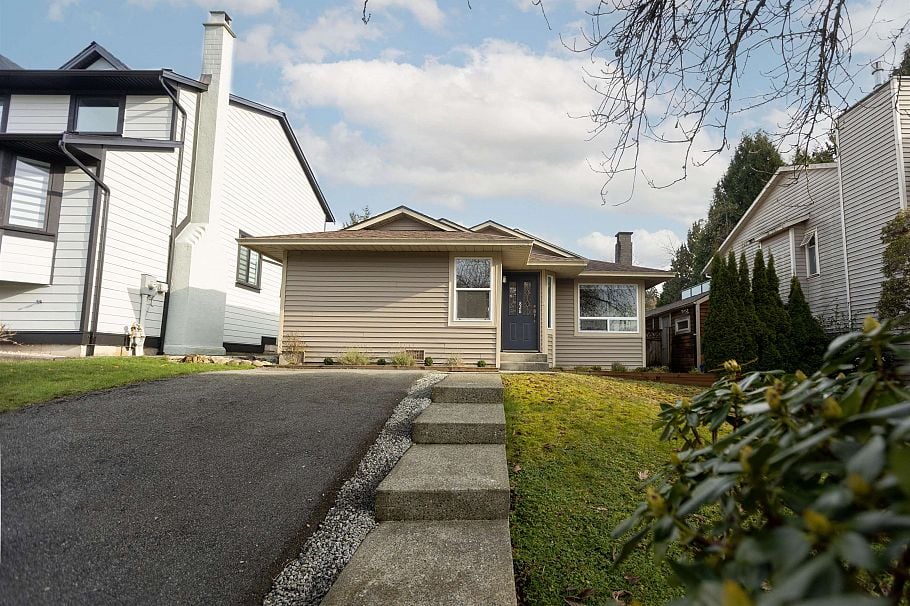 828 Nicolum Court North Vancouver, BC - 39