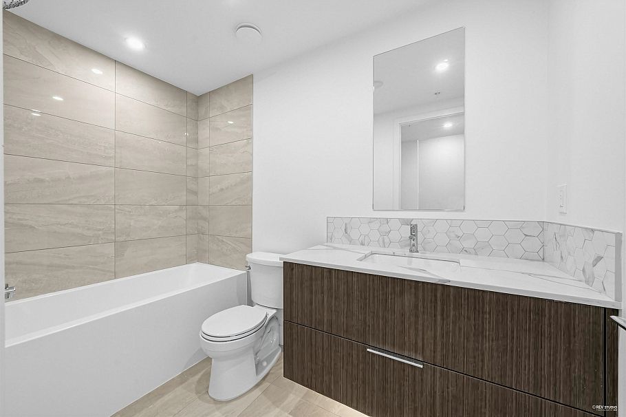 2071 E 1st Avenue Vancouver, BC - 22